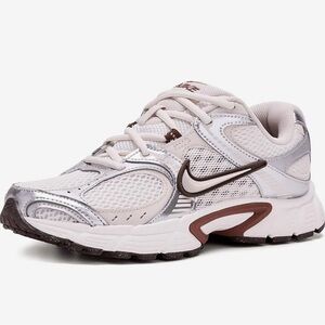 Nike V5 RNR size 8 women’s “dad shoe”